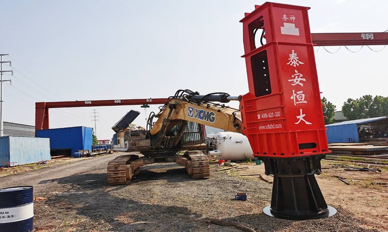 84千焦挖掘機液壓夯實機在地基夯實中的應(yīng)用（沙特阿拉伯布蓋格原油加工廠地基處理）